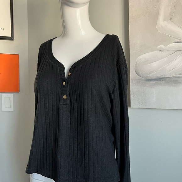 Abercrombie & Fitch long sleeve Henley - Picture 7 of 7